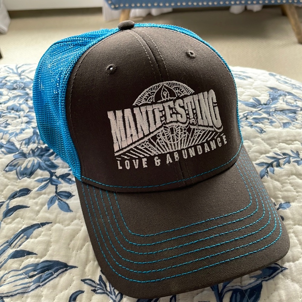 Mesh trucker style hat 🧢 unisex one size